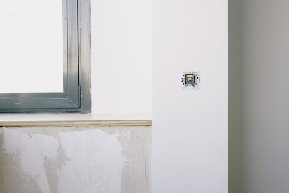 Bright apartment room with a white window and windowsill